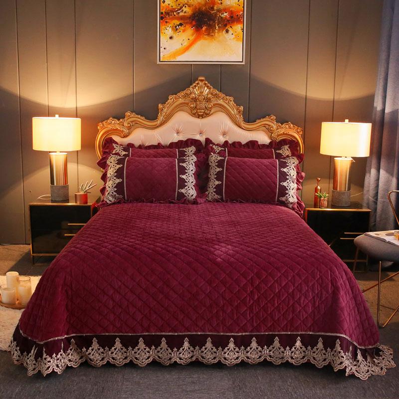 Diamond Ruffle Lace Quilted Coverlet