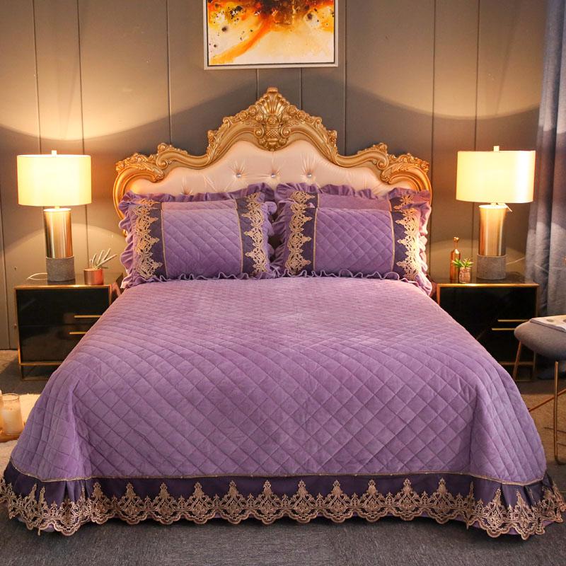 Diamond Ruffle Lace Quilted Coverlet